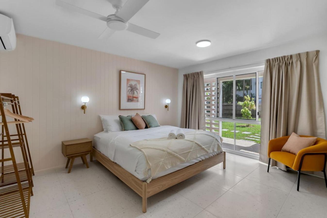 Tropicana Boutique - 2 Apartment Cairns